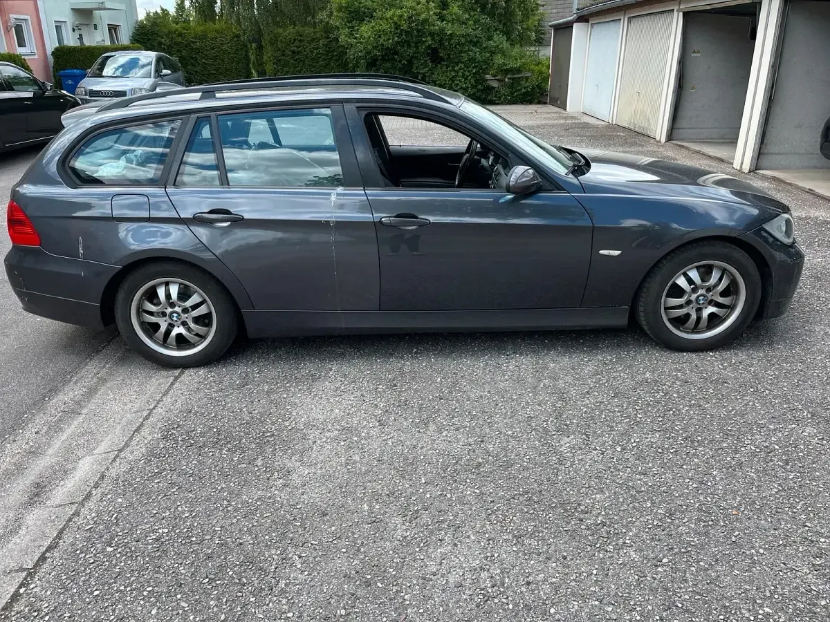 Gebraucht BMW 320 150 PS (110 kW) 2007 Grau Kombi