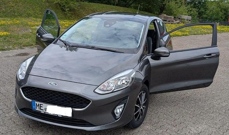 Grau Gebraucht 2018 Ford Fiesta Cool & Connect Kleinwagen | 9.450 € (Guter Preis) - Bild 1/4