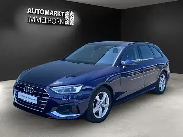 Używany Audi A4 Advanced 204 KM (150 kW) 2023 Niebieski Sedan/Limuzyna