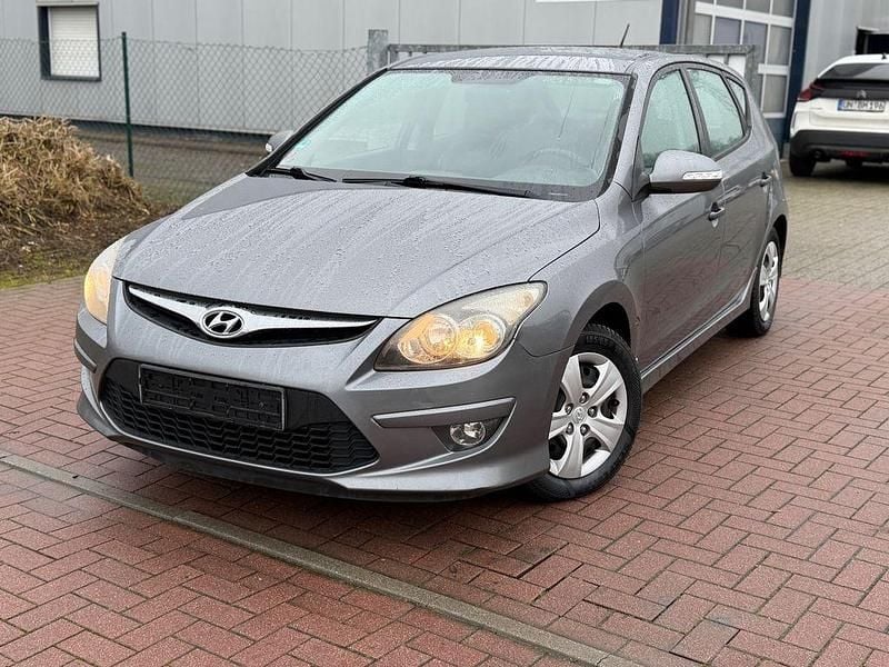 Gebraucht Hyundai i30 Edition 90 PS (66 kW) 2012 Grau Limousine