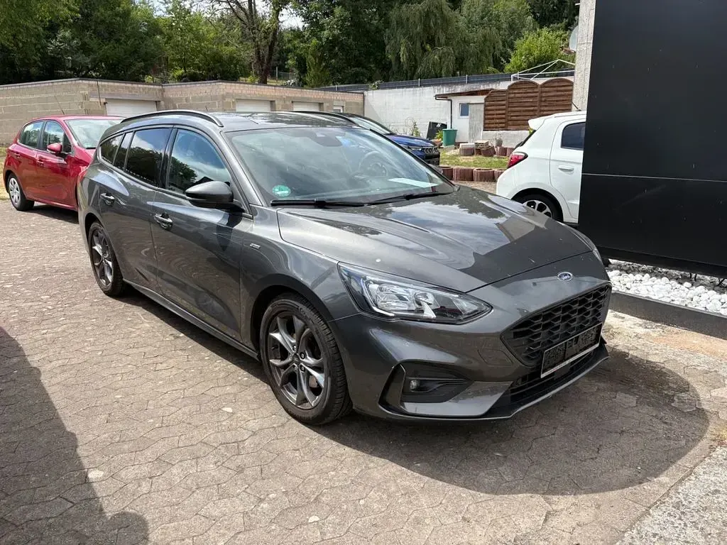 Gebraucht Ford Focus ST-Line 125 PS (91 kW) 2020 Grau Limousine