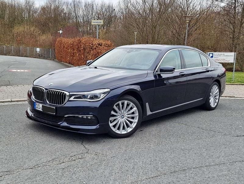 Blau Gebraucht 2017 BMW 740L Limousine | 35.900 € (Fairer Preis) - Bild 1/4