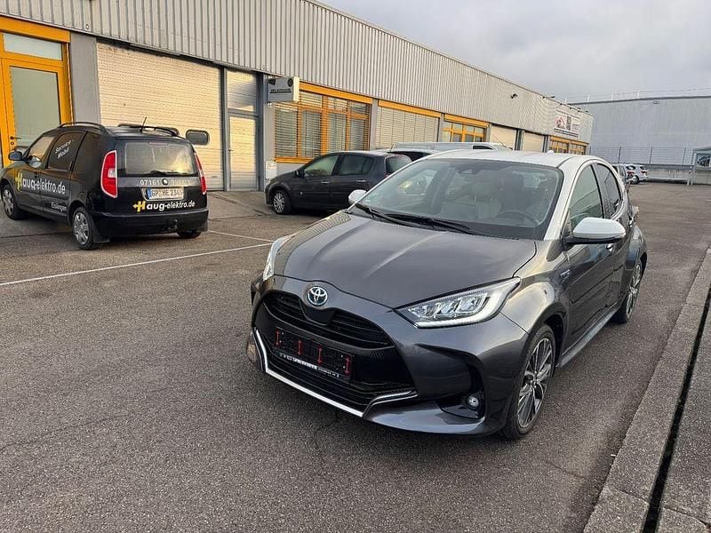 Gebraucht Toyota Yaris Hybrid Elegant 116 PS (85 kW) 2020 Grau Limousine