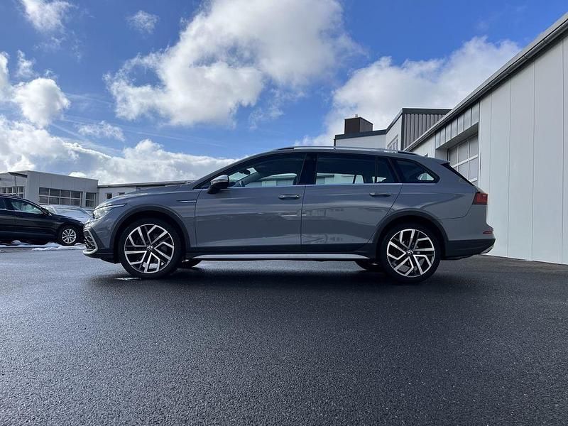 Gebraucht VW Golf Alltrack 200 PS (147 kW) 2021 Mondsteingrau Kombi