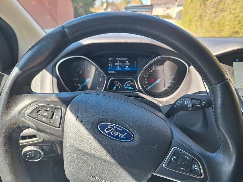 Gebraucht Ford Focus 120 PS (88 kW) 2017 Silber Kombi