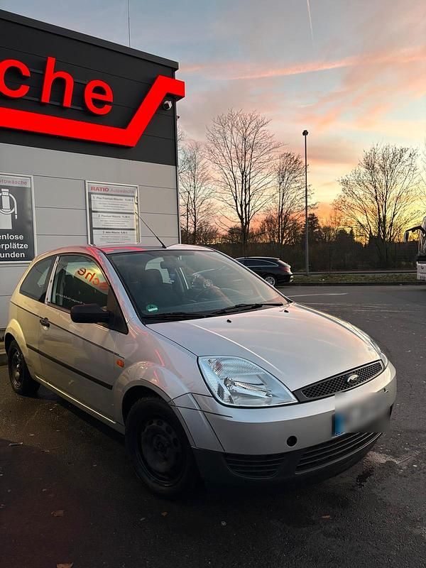 Gebraucht Ford Fiesta 70 PS (51 kW) 2005 Silber Kleinwagen