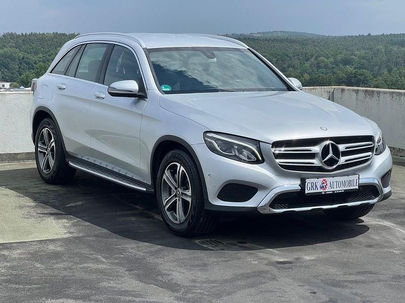 Silber Gebraucht 2017 Mercedes 220 Exclusive SUV | 22.900 € - Bild 1/4