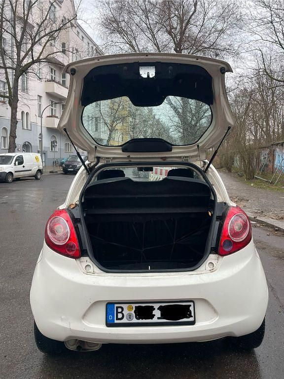 Gebraucht Ford Ka Ambiente 69 PS (50 kW) 2013 Weiß Kleinwagen