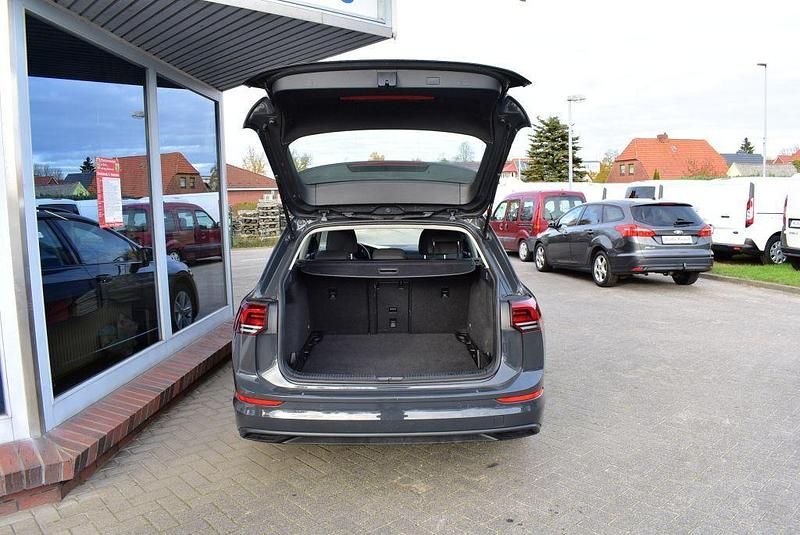 Gebraucht VW Golf VIII Life 116 PS (85 kW) 2021 Uranograu Kombi