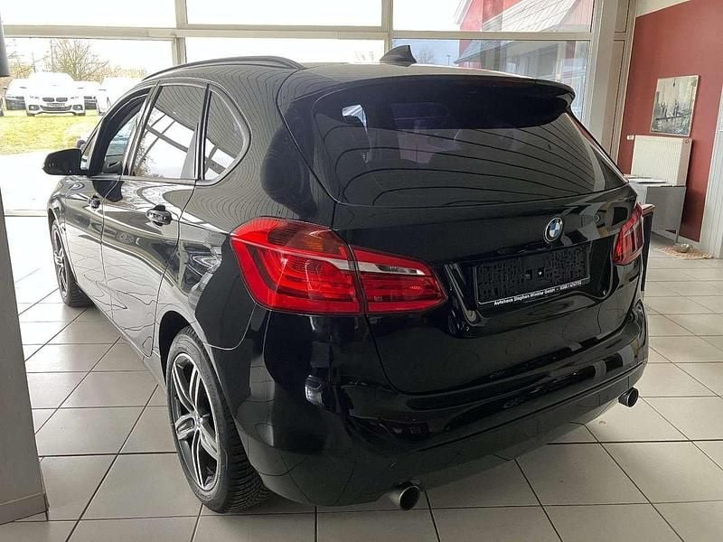 Gebraucht BMW 220 Sport Line 190 PS (139 kW) 2017 Saphirschwarz Van / Kleinbus