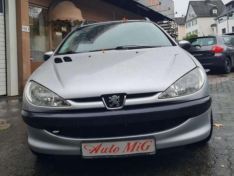 Gris aluminium Gebraucht 2004 Peugeot 206 Filou Kombi | 2.199 € (Etwas zu teuer) - Bild 1/4