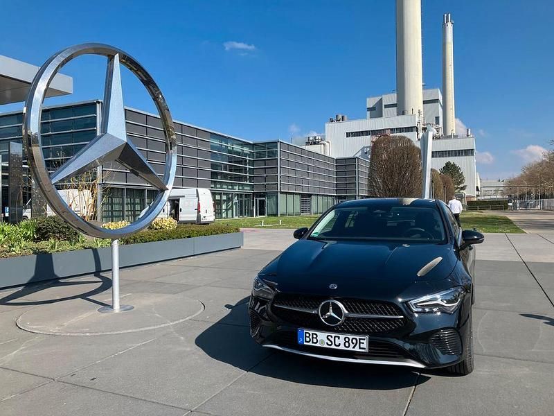 Schwarz Gebraucht 2025 Mercedes CLA250e Shooting Brake Kombi | 41.690 € (Teuer) - Bild 1/4