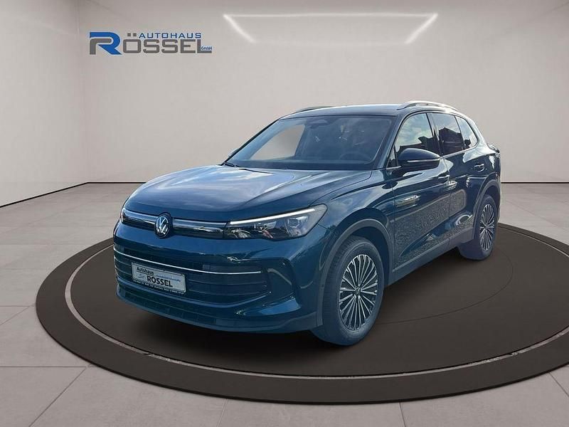 Neu VW Tiguan Edition 150 PS (110 kW) 2025 Nightshade blue SUV