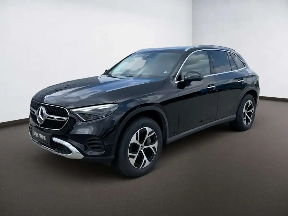 Gebraucht Mercedes GLC300 Premium 204 PS (150 kW) 2025 Metalliclack obsidianschwarz SUV