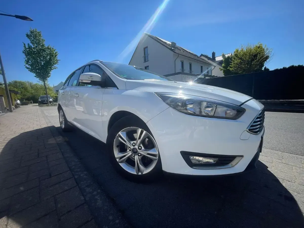 Używany Ford Focus Trend 101 KM (74 kW) 2016 Biały Kombi