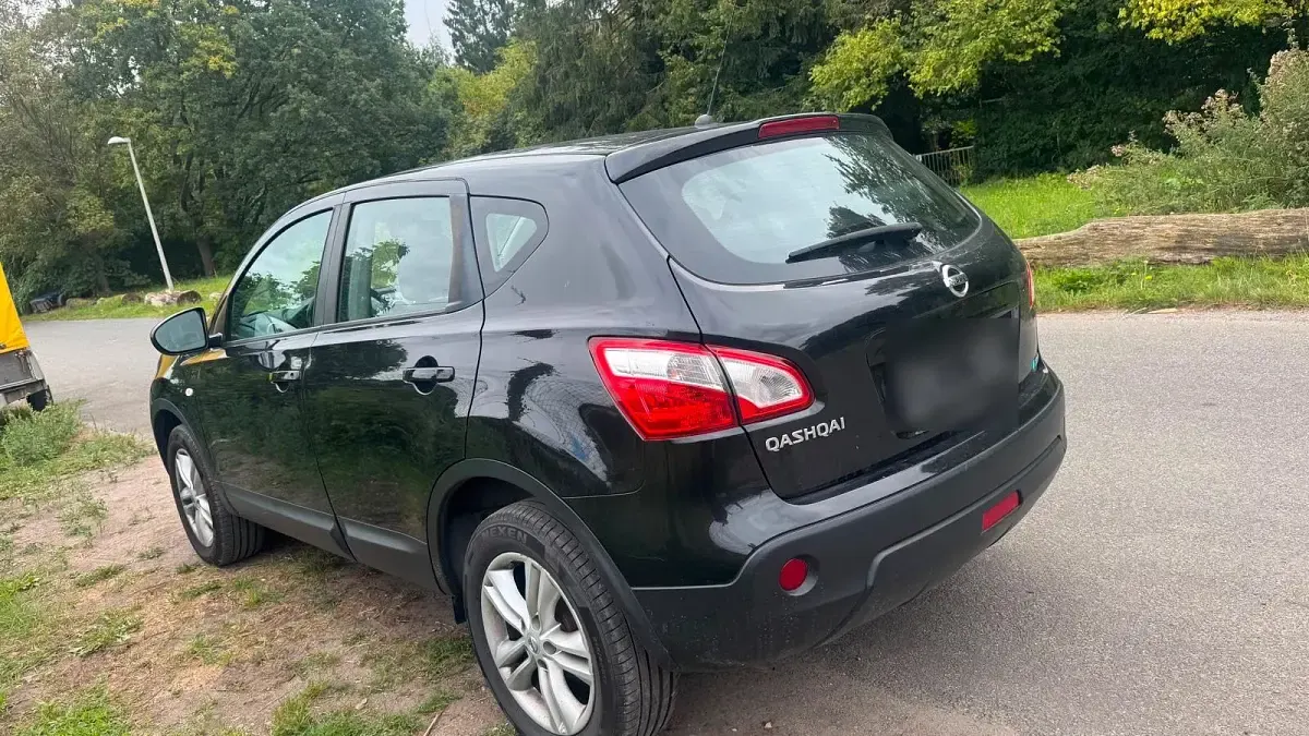 Gebraucht Nissan Qashqai 131 PS (96 kW) 2013 Schwarz SUV