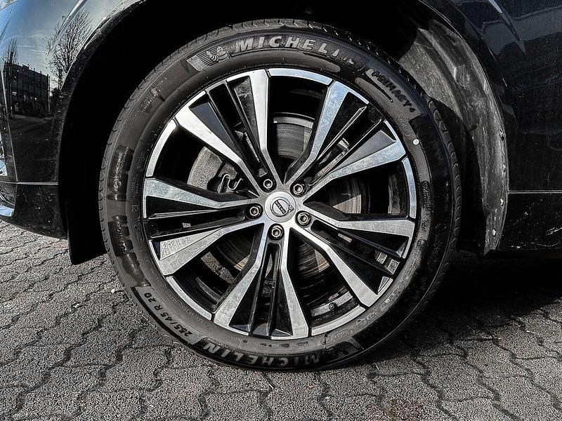 Gebraucht Volvo XC60 Plus 197 PS (144 kW) 2023 Schwarz SUV