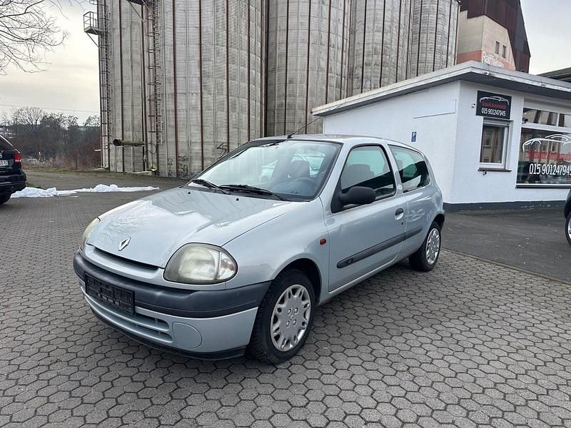 Gebraucht Renault Clio II Authentique 60 PS (44 kW) 2001 Grau Kleinwagen