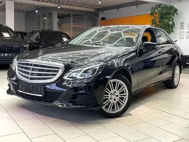 Gebraucht Mercedes E250 204 PS (150 kW) 2015 Obsidianschwarz  metalliclack Limousine
