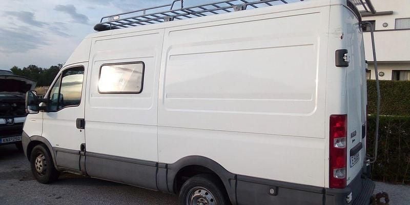 Second-hand Iveco Daily 116 CP (85 kW) 2008 Alb Monovolum