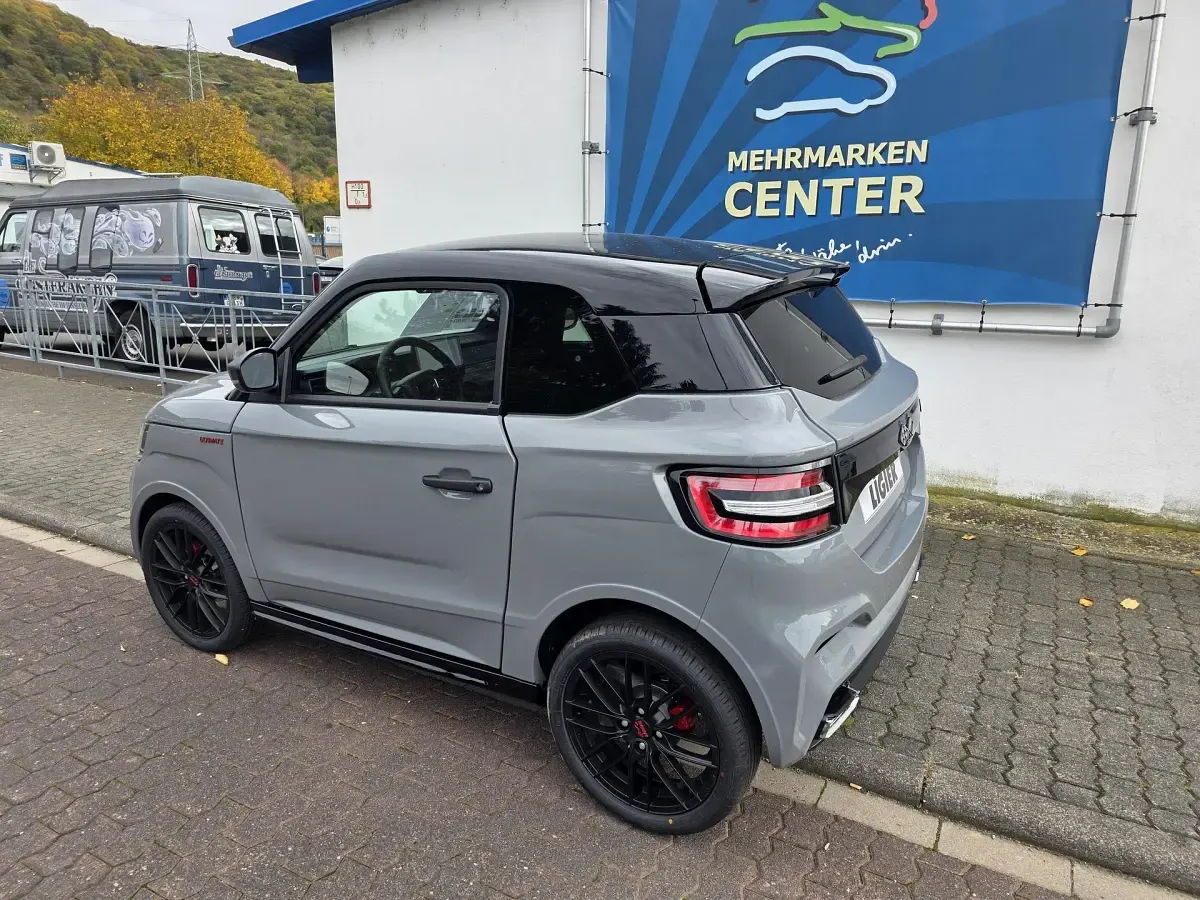 Neu Ligier JS50 2026 Asphalt grau Kleinwagen