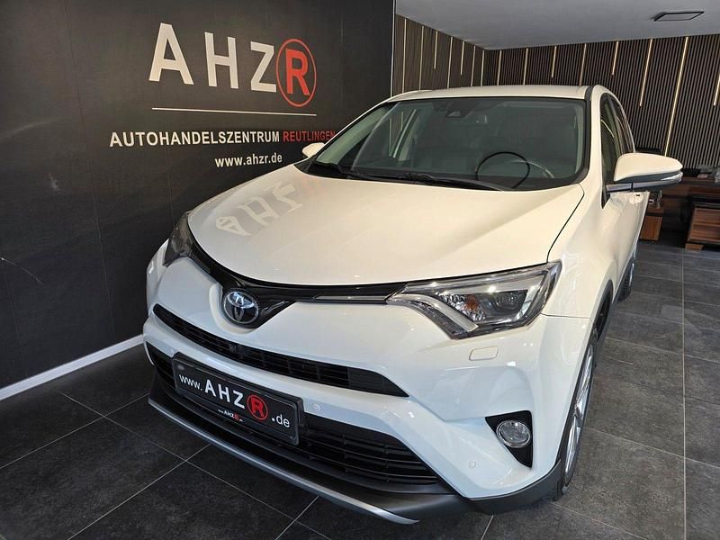 Weiß Gebraucht 2018 Toyota RAV4 Team SUV | 20.490 € (Guter Preis) - Bild 1/4