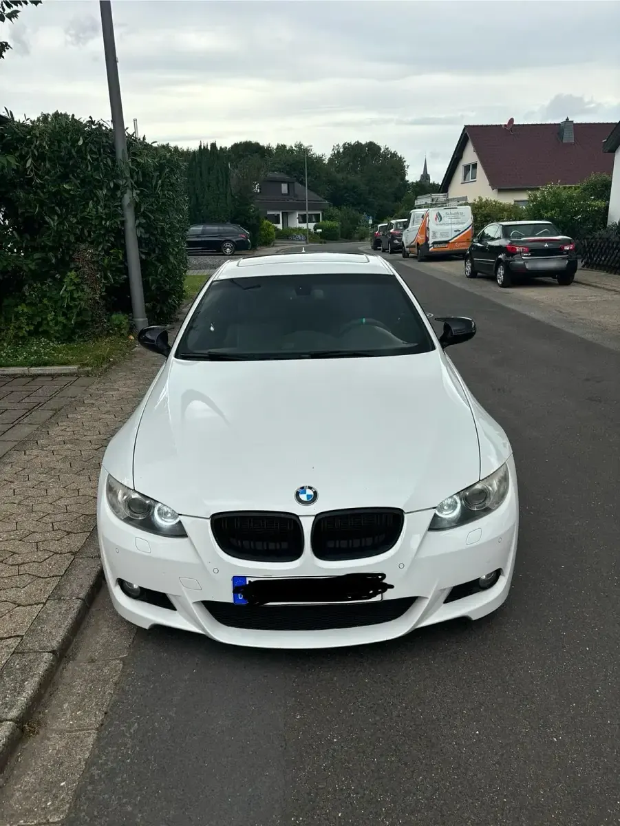 Gebraucht BMW 325 Basis 197 PS (144 kW) 2010 Weiß Coupé