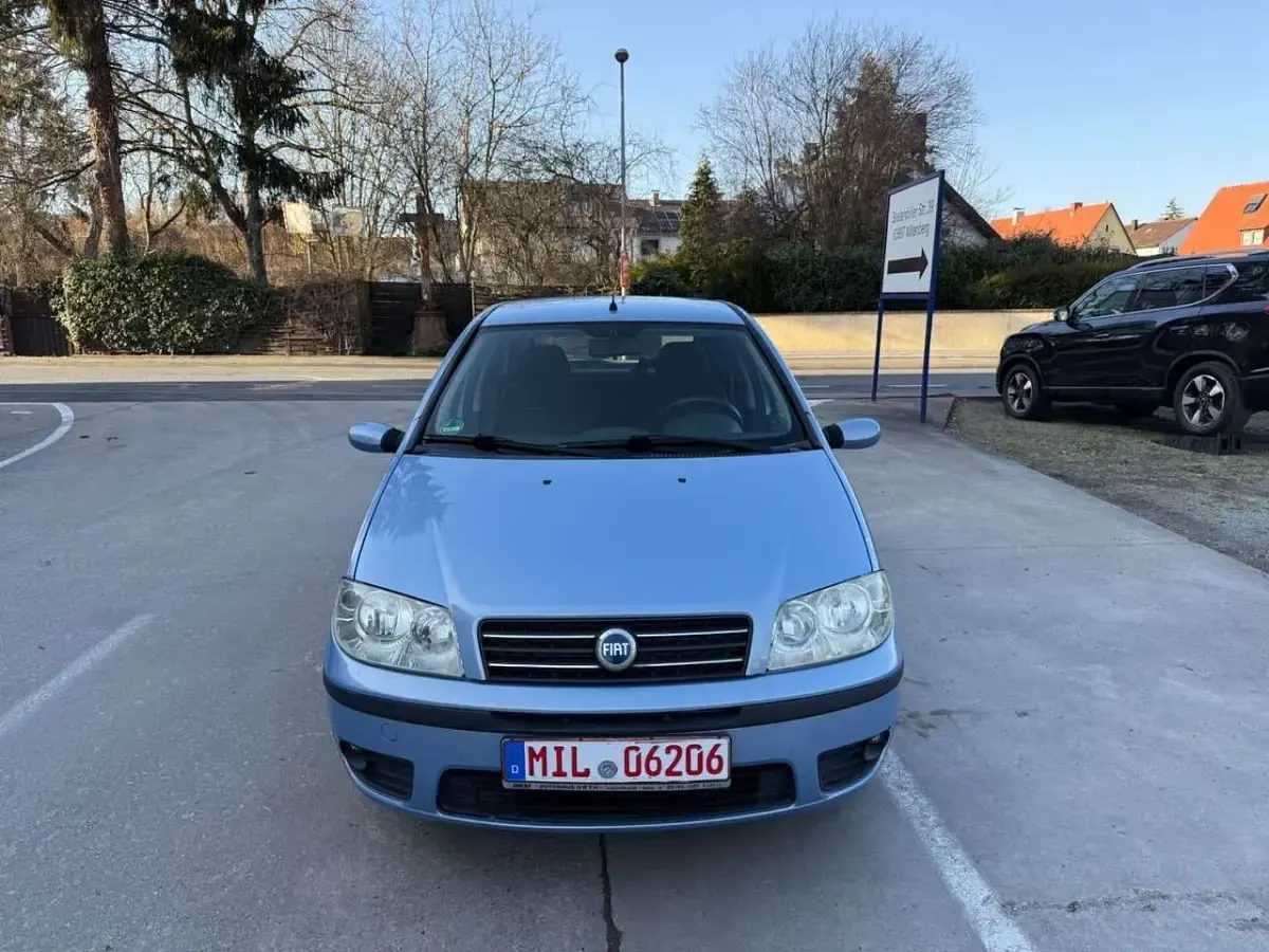 Usata Fiat Punto Dynamic 69 CV (50 kW) 2005 Blu Utilitaria