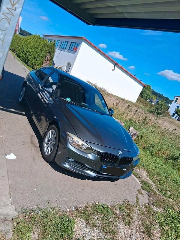 Gebraucht BMW 320 Sport Line 2012 Grau Limousine