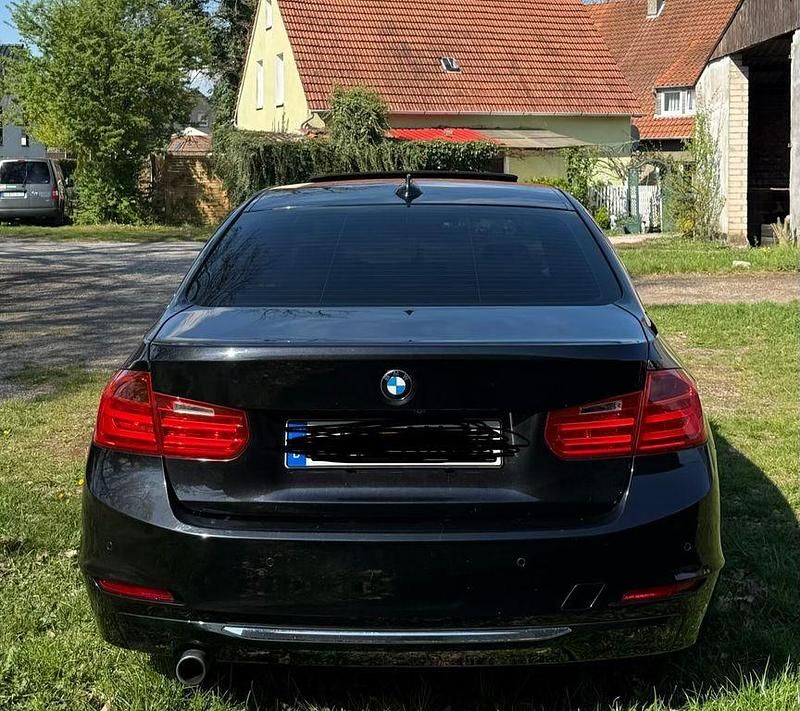 Gebraucht BMW 320 Luxury Line 184 PS (135 kW) 2011 Schwarz Limousine