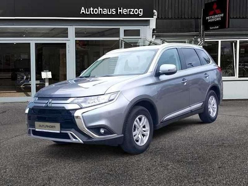 Grau Gebraucht 2020 Mitsubishi Outlander Spirit SUV | 17.650 € (Superpreis) - Bild 1/4