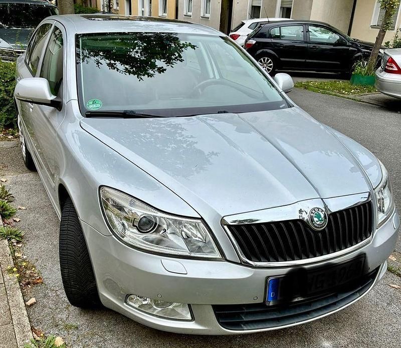 Silber Gebraucht 2010 Skoda Octavia Elegance Limousine | 8.375 € (Fairer Preis) - Bild 1/4