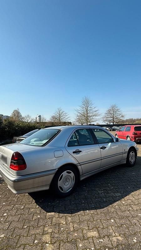 Gebraucht Mercedes C180 122 PS (89 kW) 1999 Silber Limousine