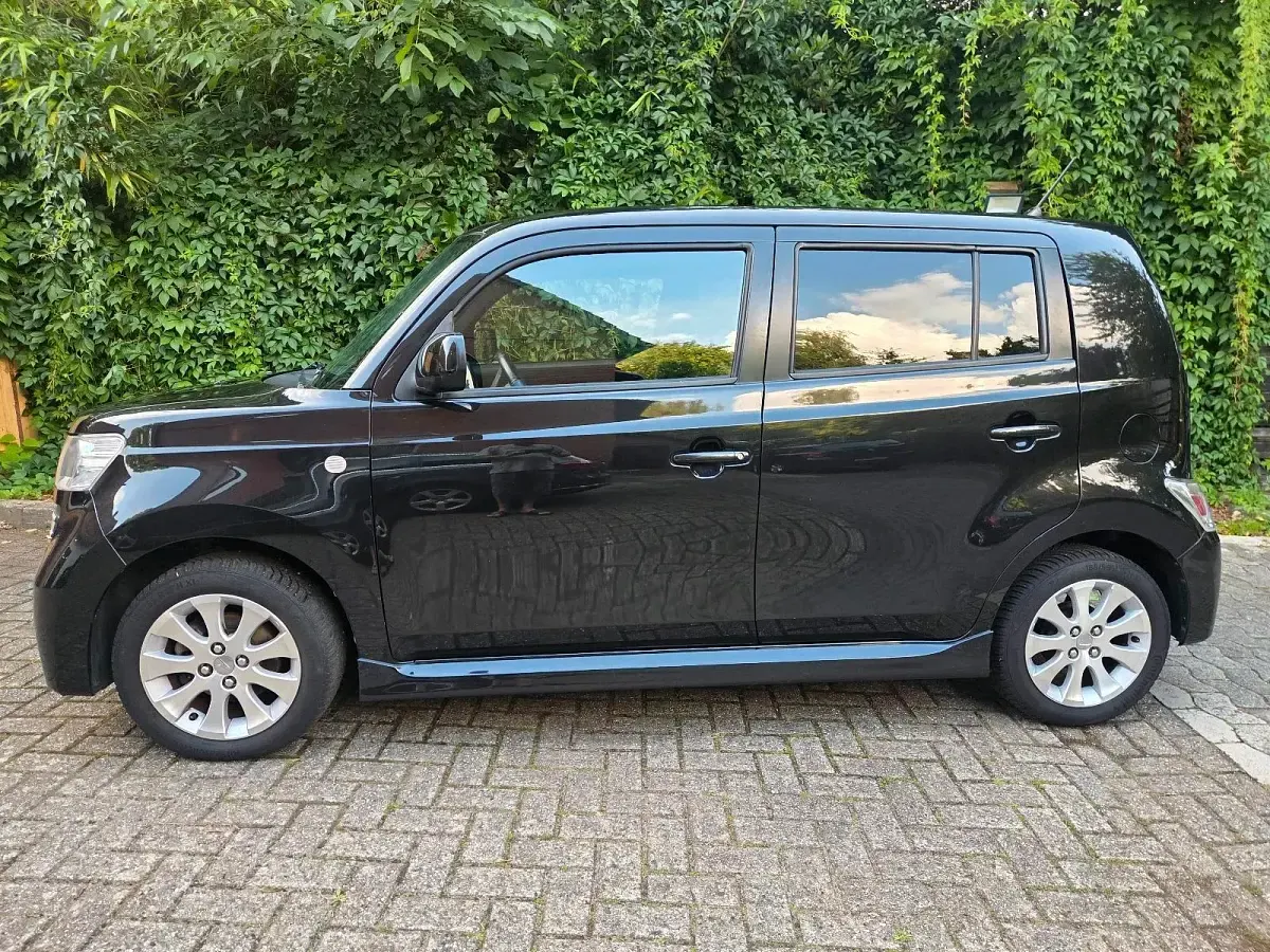 Gebraucht Daihatsu Materia 91 PS (66 kW) 2010 Schwarz Van / Kleinbus