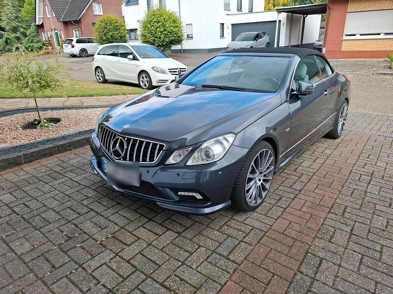Grau Gebraucht 2011 Mercedes E250 AMG Cabrio | 13.950 € (Guter Preis) - Bild 1/4