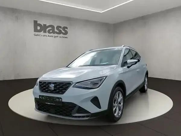 Nevada weiß metallic Gebraucht 2023 Seat Arona FR SUV | 21.480 € (Fairer Preis) - Bild 1/4