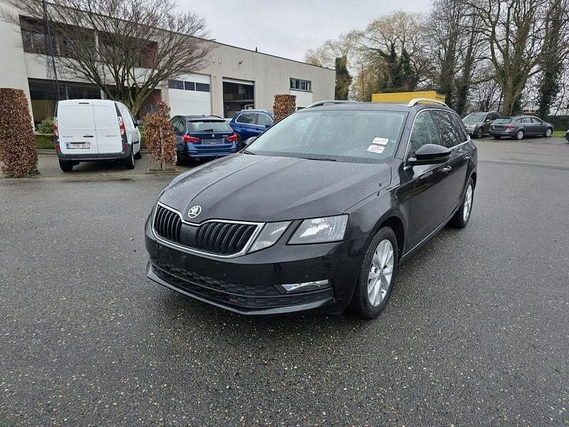 Schwarz Gebraucht 2018 Skoda Octavia Limousine | 6.800 € (Fairer Preis) - Bild 1/4