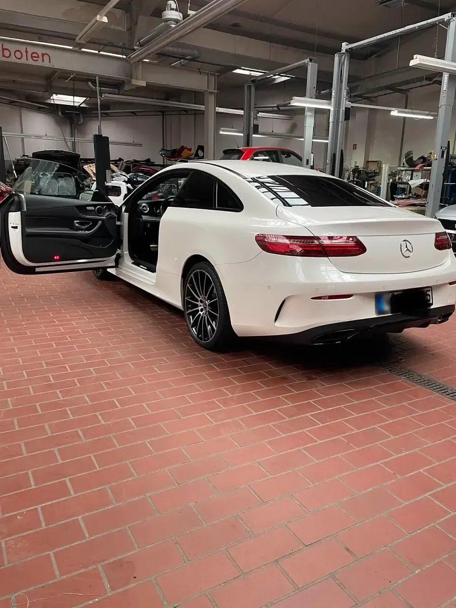 Gebraucht Mercedes E200 AMG 184 PS (135 kW) 2018 Weiß Coupé