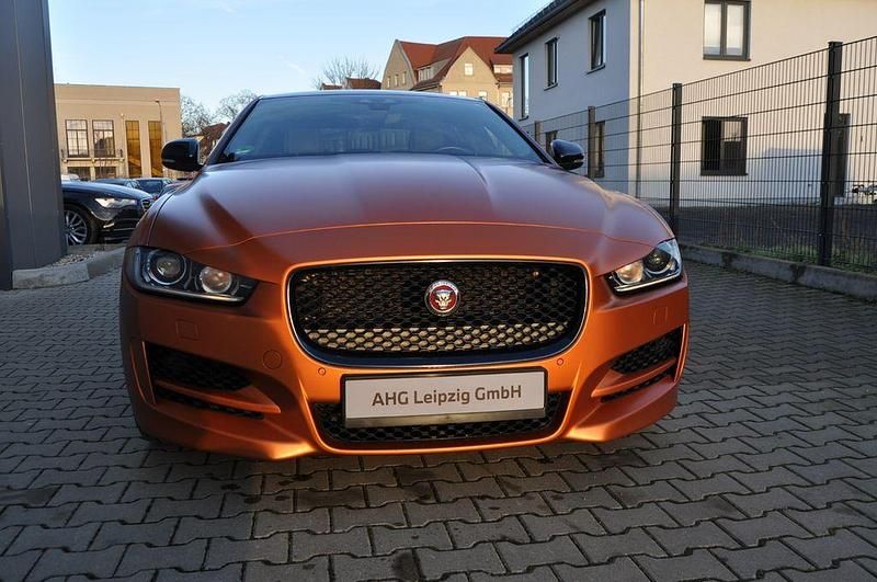 Gebraucht Jaguar XE R-Sport 300 PS (220 kW) 2019 Gold Limousine