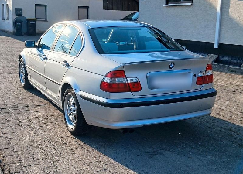 Second-hand BMW 325 192 CP (141 kW) 2002 Argintiu Berlinǎ