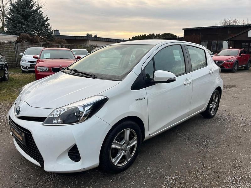 Gebraucht Toyota Yaris Hybrid Comfort 75 PS (55 kW) 2012 Weiß Kleinwagen