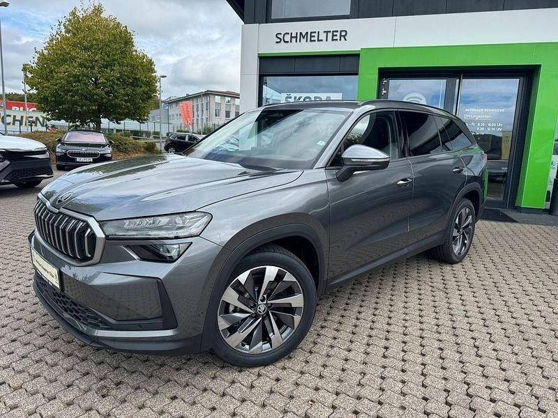Grau Neu 2025 Skoda Kodiaq Selection SUV | 54.950 € (Etwas zu teuer) - Bild 1/4
