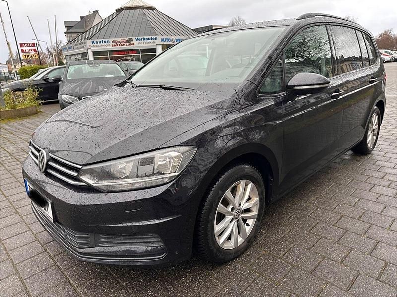 Schwarz Gebraucht 2016 VW Touran Comfortline Van / Kleinbus | 7.490 € (Superpreis) - Bild 1/4