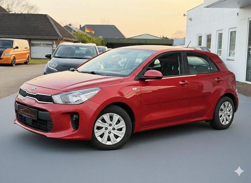 Gebraucht Kia Rio Attract 84 PS (61 kW) 2017 Rot Limousine