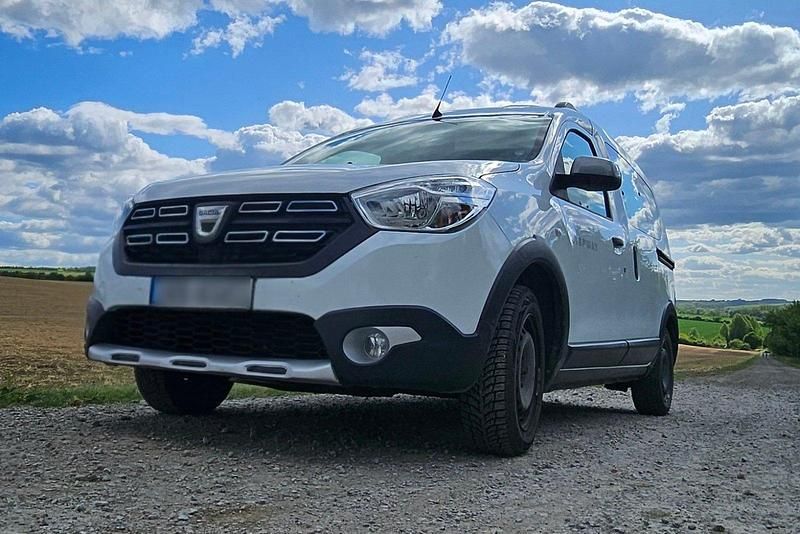 Weiß Gebraucht 2019 Dacia Dokker Stepway Van | 10.000 € - Bild 1/4