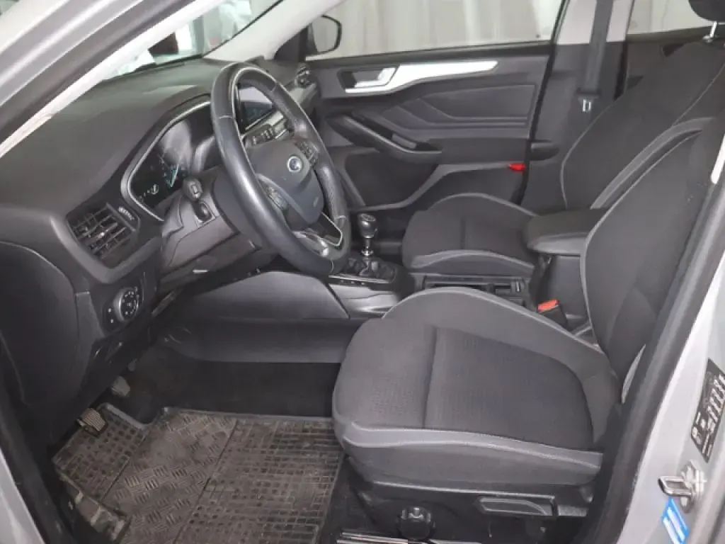 Gebraucht Ford Focus 125 PS (91 kW) 2019 Silber (metallic) Kombi