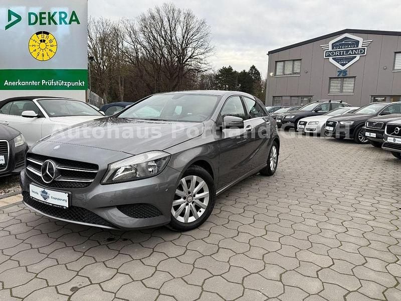 Grau Gebraucht 2014 Mercedes A180 Limousine | 14.499 € (Fairer Preis) - Bild 1/4