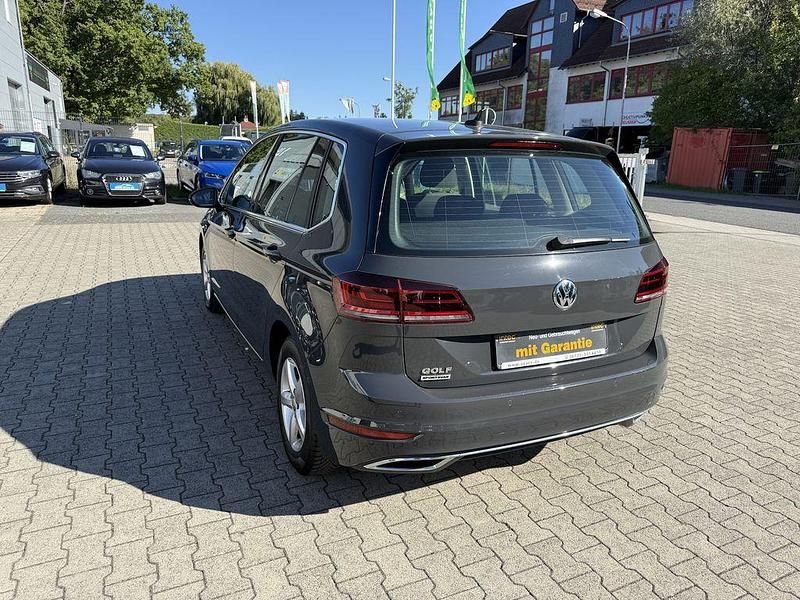 Gebraucht VW Golf Sportsvan Highline 150 PS (110 kW) 2020 Uranograu/cinza urano Van / Kleinbus