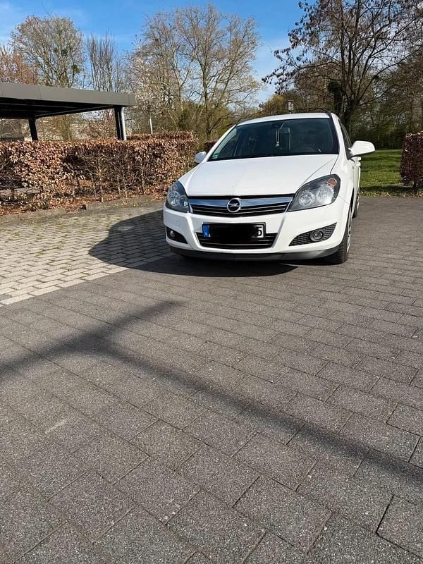 Gebraucht Opel Astra 110 PS (80 kW) 2010 Weiß Kombi