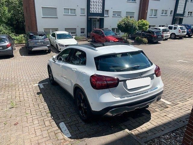 Gebraucht Mercedes GLA180 122 PS (89 kW) 2018 Weiß SUV